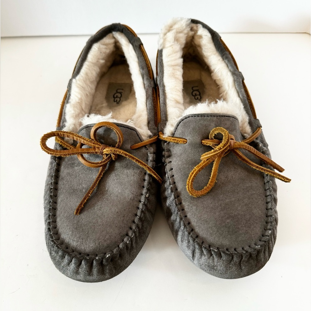 Ugg Dakota, Grey Suede Moccasin